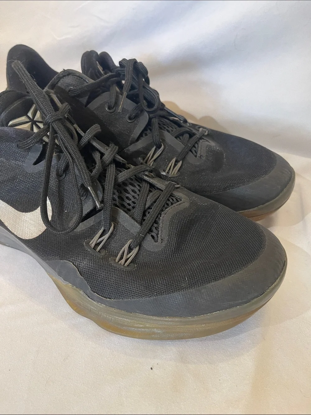 Kobe zoom Nike Men’s Black Athletic Trainers with Gum Sole Accent
